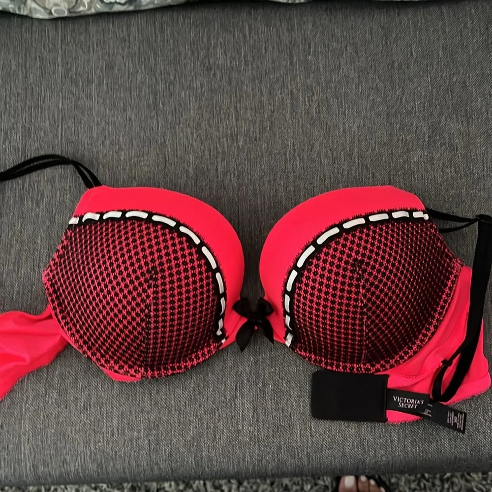 Victoria’s Secret Very Sexy push up bra - Picture 2 of 6